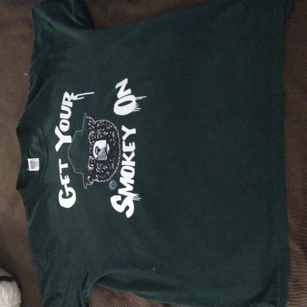 T shirt....."get your smokey on